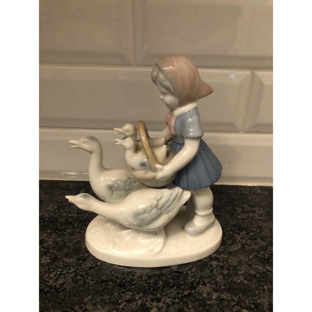 W German Bavaria Gerold Porcelain "Gosling Girl with Basket" Geese 7"x 5.5"x 3"